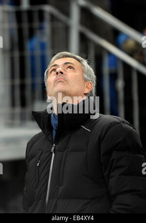 Gelsenkirchen, Allemagne. 25 novembre, 2014. Ligue des Champions 2014-2015, phase de groupes Journée 5, Schalke 04 (S04) et FC Chelsea ---- José Mourinho, Chelsea gestionnaire Crédit : kolvenbach/Alamy Live News Banque D'Images