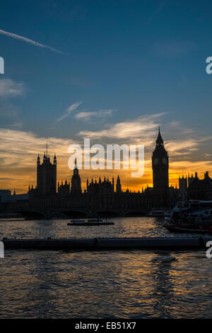 Coucher de soleil sur le Parlement et Big Ben, Westminster, Londres, Angleterre Banque D'Images