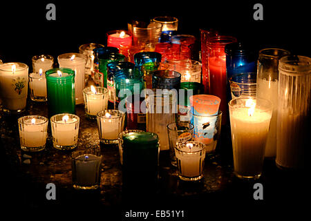 Veladoras, bougies votives de l'Église Mexicaine Banque D'Images