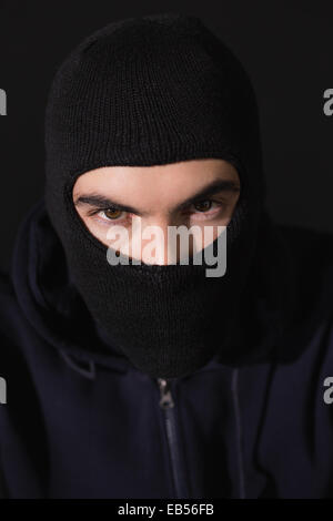 Portrait de cambrioleur portant un passe-montagne Banque D'Images
