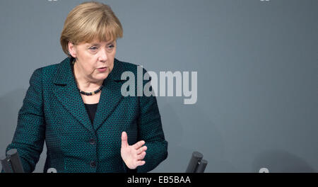 Berlin, Allemagne. 26 Nov, 2014. La chancelière allemande Angela Merkel s'adresse au Parlement le mercredi, Novembre 26, 2014. Bernd von Jutrczenka/dpa/Alamy Live News Banque D'Images