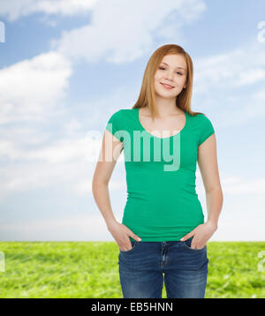 Smiling woman in casual clothes Banque D'Images