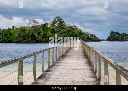 L'île écologique dans la mer à Sipopo près de la capitale, Malabo, Guinée équatoriale, Afrique Banque D'Images