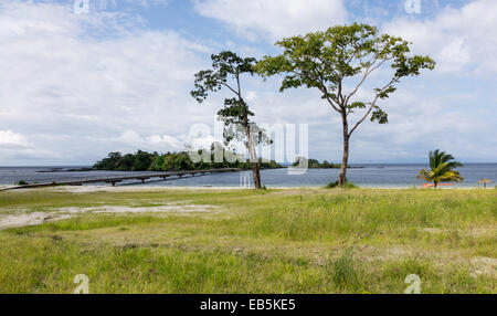 L'île écologique dans la mer à Sipopo près de la capitale, Malabo, Guinée équatoriale, Afrique Banque D'Images