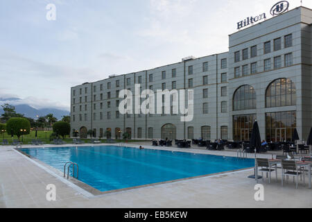 Piscine de l'hôtel Hilton de la capitale de Malabo, Guinée équatoriale, Afrique Banque D'Images