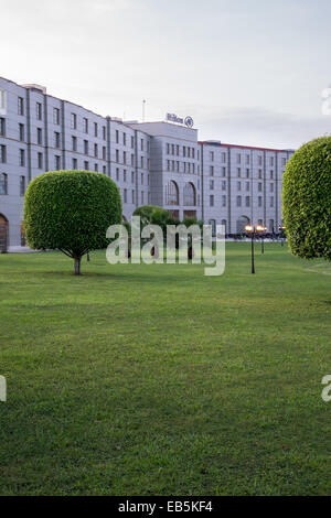 Jardin de l'hôtel Hilton de la capitale de Malabo, Guinée équatoriale, Afrique Banque D'Images