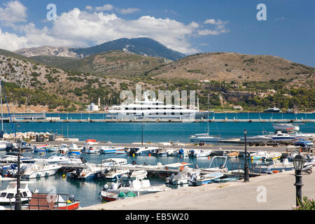 Argostoli, Kefalonia, îles Ioniennes, Grèce. Vue sur le port. Banque D'Images