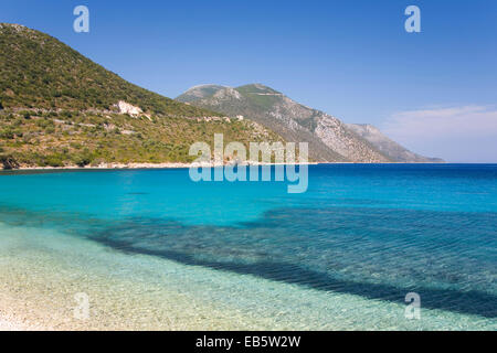 Vathy, Ithaca, îles Ioniennes, Grèce. Vue vers le nord à travers les eaux turquoises du Golfe de Molos. Banque D'Images