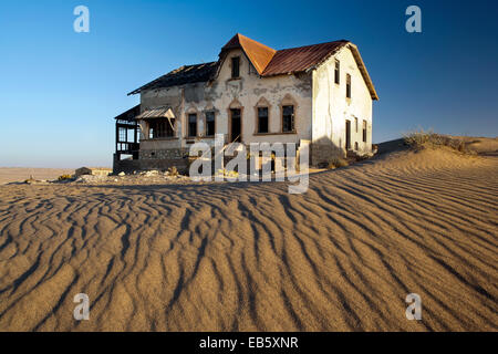 Extérieur de maison à Kolmanskop Ghost Town - Luderitz, Namibie, Afrique Banque D'Images