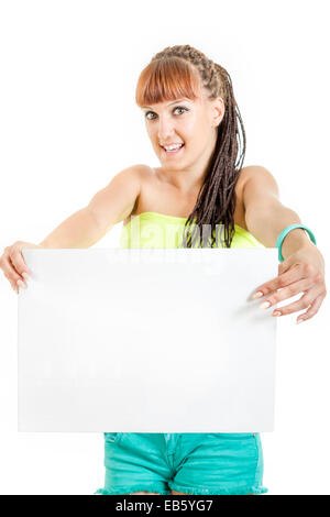 Beautiful Girl holding empty white paper pour la publicité commerciale et marketing text Banque D'Images