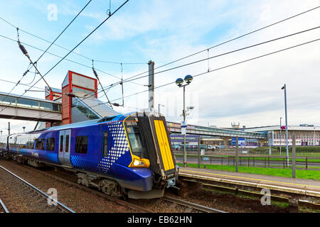 Le train s'est arrêté à la gare de l'aéroport de Glasgow Prestwick, Prestwick, Ayrshire, Scotland, UK Banque D'Images