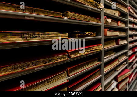 Tuscaloosa, Alabama, USA. 26 Nov, 2014. Des présentoirs de documents d'archives, par des chercheurs de l'étude attendent le Musée Paul W. Bryant sur le campus de l'Université de l'Alabama. Le musée rend hommage à l'histoire du football à l'école, avec un accent particulier sur l'entraîneur légendaire, Paul ''Porter'' Bryant. 2014 Le bol de fer jeu sera joué à Bryant-Denny Stadium à Tuscaloosa le 29 novembre contre l'Université d'Auburn. © Brian Cahn/ZUMA/Alamy Fil Live News Tuscaloosa, Alabama, USA. 26 Nov, 2014. Des présentoirs de documents d'archives, par des chercheurs de l'étude attendent le Musée Paul W. Bryant sur le campus de l'Université de l'Alabama. Le musée rend hommage à l'histoire du football à l'école, avec un accent particulier sur l'entraîneur légendaire, Paul ''Porter'' Bryant. 2014 Le bol de fer jeu sera joué à Bryant-Denny Stadium à Tuscaloosa le 29 novembre contre l'Université d'Auburn. © Brian Cahn/ZUMA/Alamy Fil Live News