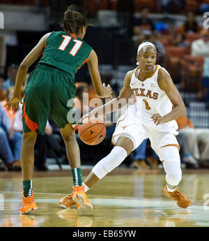 Austin, Texas, États-Unis. 26 Nov, 2014. Texas longhorns Impératrice Davenport # 01 en action au cours de la Basket-ball match entre l'UT-Pan American Broncs au Frank Erwin Center à Austin, Texas. © csm/Alamy Live News Banque D'Images