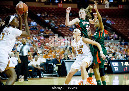 Austin, Texas, États-Unis. 26 Nov, 2014. Texas longhorns Brady Sanders # 32 en action au cours de la Basket-ball match entre l'UT-Pan American Broncs au Frank Erwin Center à Austin, Texas. © csm/Alamy Live News Banque D'Images