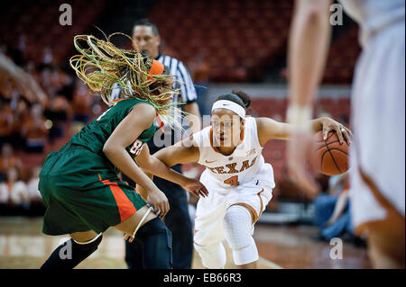 Austin, Texas, États-Unis. 26 Nov, 2014. Texas longhorns Krystle Henderson # 04 en action au cours de la Basket-ball match entre l'UT-Pan American Broncs au Frank Erwin Center à Austin, Texas. © csm/Alamy Live News Banque D'Images