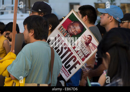 Los Angeles, USA. 26 novembre, 2014. Ferguson protestataires à Palais de justice fédéral dans le centre-ville de Los Angeles en Californie. Credit : Chester Brown/Alamy Live News Banque D'Images