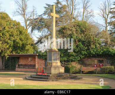 Le Jardin du souvenir, en mémoire du Service hommes tués au cours de deux guerres mondiales, à Stratford upon Avon, Warwickshire, Angleterre, Royaume-Uni Banque D'Images