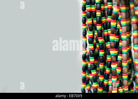 Des bracelets et colliers de perles, thème rasta. Banque D'Images