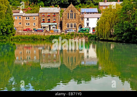 Étang du Village à Cromford près de Matlock Derbyshire Banque D'Images