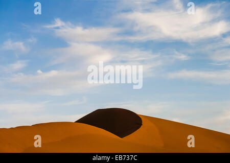 DUNES DE SABLE DU DÉSERT DU SAHARA ERG CHIGAGA MAROC Banque D'Images