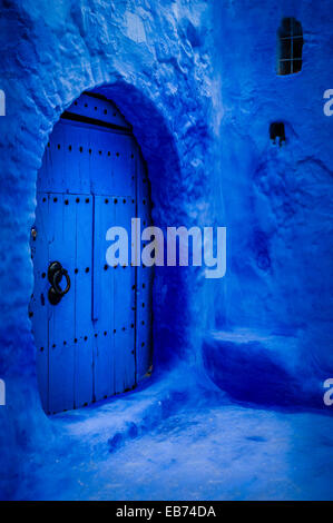 Afrique MAROC CHEFCHAOUEN PORTE BLEUE Banque D'Images