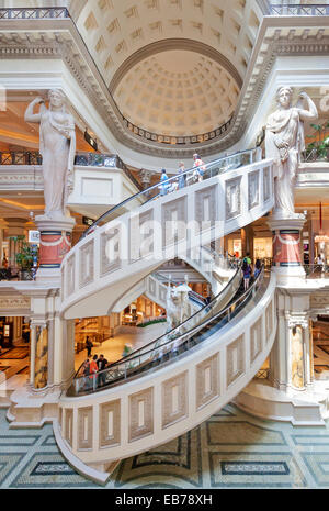 Vue intérieure du Forum Shoppes à Las Vegas au Nevada. Banque D'Images
