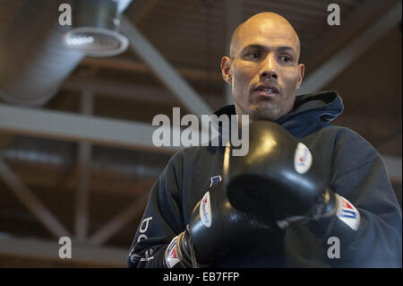 Moscou, Russie. 26 Nov, 2014. Boxeur mexicain Jose Luis Castillo pratiques pendant une session de formation de boxe avant son combat avec la Russie Ruslan Provodnikov. Crédit : Anna Sergeeva/ZUMA/Alamy Fil Live News Banque D'Images