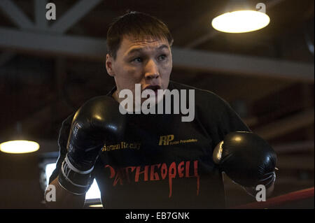 Moscou, Russie. 26 Nov, 2014. Boxeur russe Ruslan Provodnikov pratiques pendant une session de formation de boxe avant son combat avec Jose Luis Castillo du Mexique. Crédit : Anna Sergeeva/ZUMA/Alamy Fil Live News Banque D'Images