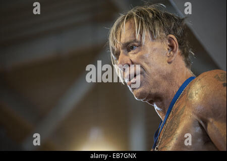 Moscou, Russie. 26 Nov, 2014. L'acteur Mickey Rourke vu lors d'une session de formation de boxe. Rourke se battra Elliot sur la Seymour Provodnikov vs Castillo undercard à Moscou, Russie. Crédit : Anna Sergeeva/ZUMA/Alamy Fil Live News Banque D'Images