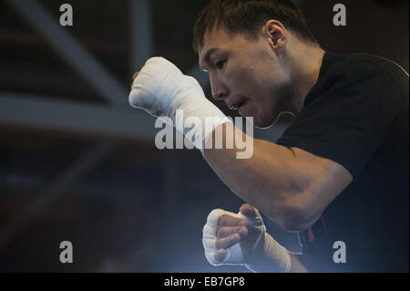 Moscou, Russie. 26 Nov, 2014. Boxeur russe Ruslan Provodnikov pratiques pendant une session de formation de boxe avant son combat avec Jose Luis Castillo du Mexique. Crédit : Anna Sergeeva/ZUMA/Alamy Fil Live News Banque D'Images