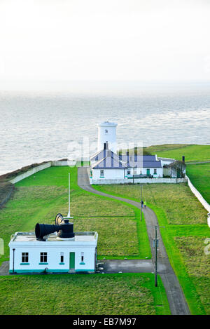 Scape marines côtières de Nash Point Lighthouse in South Glamorgan Wales UK à l'Ouest Banque D'Images