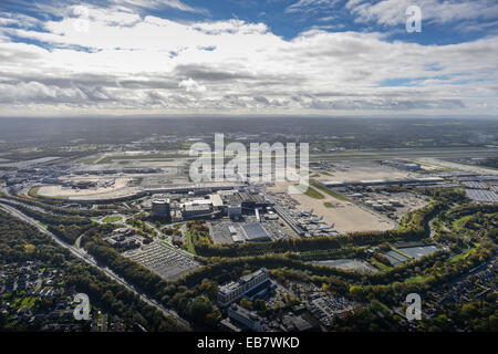 Une vue aérienne de l'aéroport de Gatwick, Sussex, UK Banque D'Images