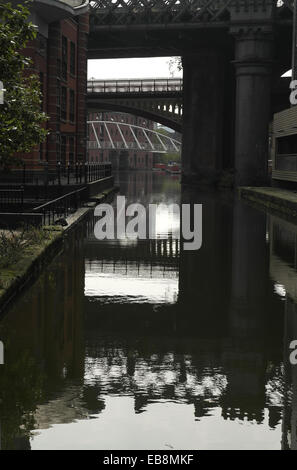 Portrait, à partir de la pomme de terre, Quai Great Northern Viaduct et jonction Castlefield bassin du Canal, le Castlefield, Manchester, UK Banque D'Images