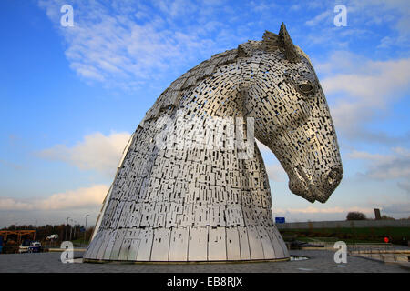 Le Kelpie, changement de forme surnaturelle, cheval d'eau, hunts, rivières, Ruisseaux, Écosse, acier fait, mystique, Falkirk, Têtes de cheval, autoroute M9, peau Banque D'Images