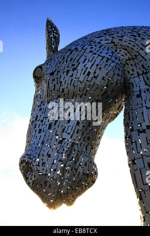 Le Kelpie, changement de forme surnaturelle, cheval d'eau, hunts, rivières, Ruisseaux, Écosse, acier fait, mystique, Falkirk, Têtes de cheval, autoroute M9, peau Banque D'Images