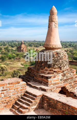 Paysages de voyages et destinations. L'architecture incroyable de vieux temples bouddhistes à Bagan Royaume, Myanmar (Birmanie) Banque D'Images