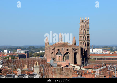 Vue sur les toits d'église des Jacobins ou l'église des Jacobins de Toulouse Haute-Garonne France monastère ou Banque D'Images