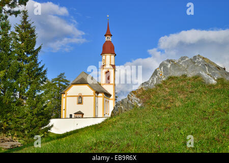 L'église paroissiale baroque de saint Nicolas, Obernberg am Brenner, Tyrol, Autriche Banque D'Images