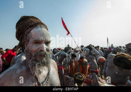 Naga sadhu, saint homme, après Shahi Snan, le Royal Bath, au cours de Kumbha Mela festival, Allahabad, Uttar Pradesh, Inde Banque D'Images