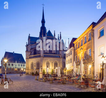 Eglise St Mary, l'Hôtel de ville de la paix de Westphalie à l'arrière, la place du marché, Osnabrück, Basse-Saxe, Allemagne Banque D'Images