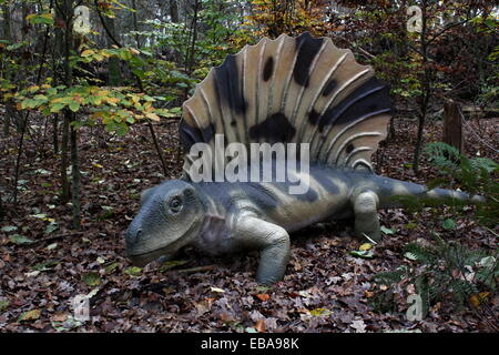 Edaphosaurus proto-dinosaures (Dévonien / Carbonifère)  + de 30 espèces de dino réaliste statues at Dinopark Amersfoort Pays-Bas Banque D'Images