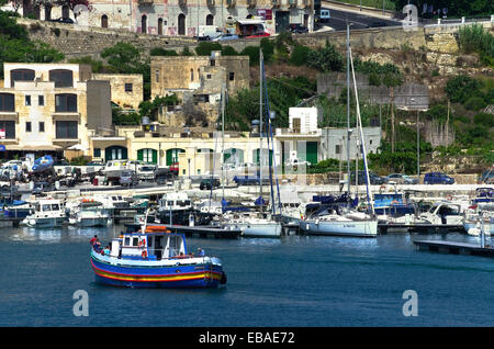 Vue sur Mgarr sur l'île de Gozo, le port principal et le point d'arrivée des ferries de Malte. Banque D'Images