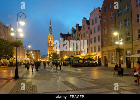 Dlugi Targ, long marché avec l'hôtel de ville, Gdansk, en voïvodie de, Pologne Banque D'Images