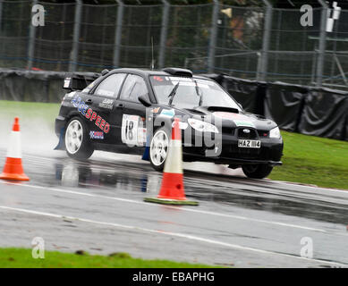 Subaru Impreza prenant part à des stades de Neil Howard Memorial Competition à Oulton Park Cheshire England Royaume-Uni UK Banque D'Images