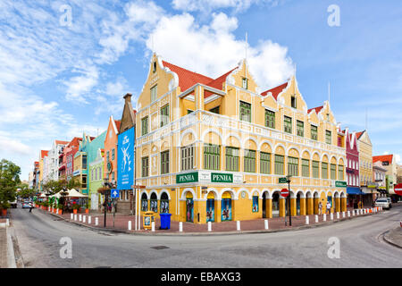 Department store dans un immeuble historique au Patrimoine Mondial de l'vieille ville de Punda, Willemstad Banque D'Images