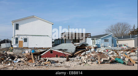 Breezy Point, NY, USA - Aug 3, 2012 - Pas de travaux de réhabilitation ont commencé à Breezy Point après le passage de l'Ouragan Sandy Banque D'Images