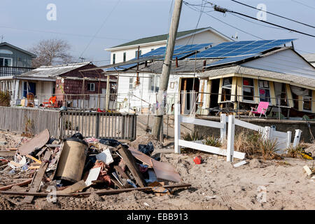 Breezy Point, NY, USA - Aug 3, 2012 - Pas de travaux de réhabilitation ont commencé à Breezy Point après le passage de l'Ouragan Sandy Banque D'Images