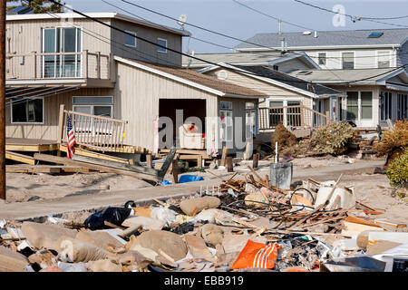 Breezy Point, NY, USA - Aug 3, 2012 - Pas de travaux de réhabilitation ont commencé à Breezy Point après le passage de l'Ouragan Sandy Banque D'Images