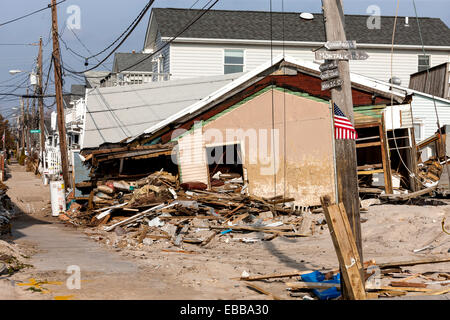 Breezy Point, NY, USA - Aug 3, 2012 - Pas de travaux de réhabilitation ont commencé à Breezy Point après le passage de l'Ouragan Sandy Banque D'Images