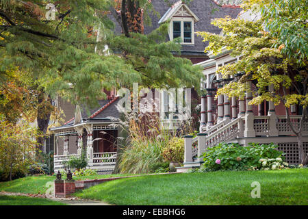 Lovely Victorian architecture résidentielle dans le vieux quartier ouest Lawrence, Lawrence, Kansas. Banque D'Images